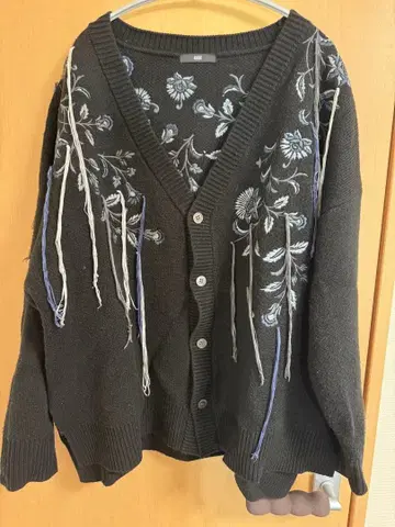 HARE 드롭 슈 모티브 가디건 블랙 니트