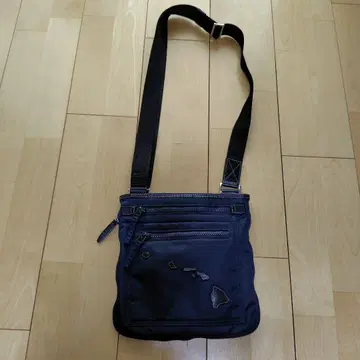 라나이 트랜짓 블랙 숄더백