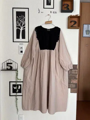 약간 하자 있음 긴팔 배색 레이스 원피스 * 베이지