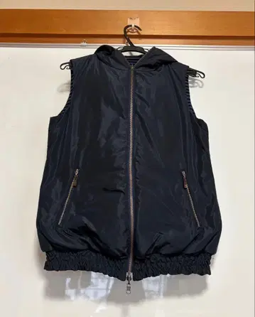 블랙 후드 부착 리버서블 더블 지퍼 베스트 DAMA