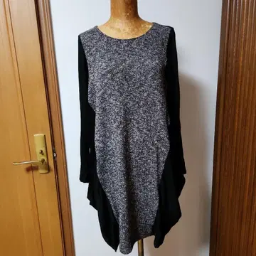 히로코코시노의 그레이와 블랙 긴팔 튜닉