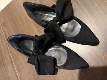 트루 바이 마리코 오이카와 리본 펌프스