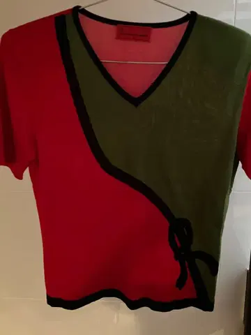 로베르타 디 카메리노 반팔 T셔츠 고급스럽고 엘레강트한 디자인