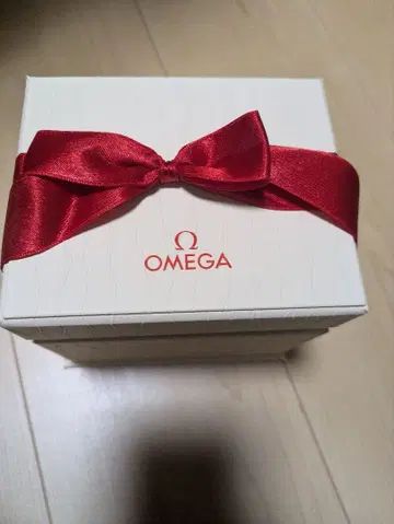 OMEGA 기프트 박스 화이트