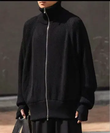 CLESSTE OVERSIZED HIGH NECK DRIVERS KNIT