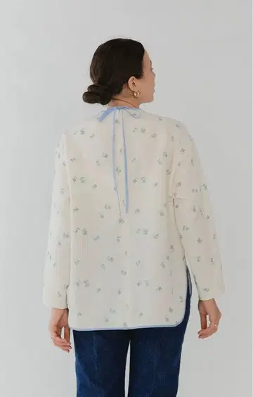 yori 후쿠레 자수 심플 블라우스 화이트 시착만 한 상품