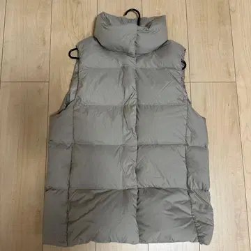 UNIQLO 파우더 소프트 다운 베스트 베이지 S