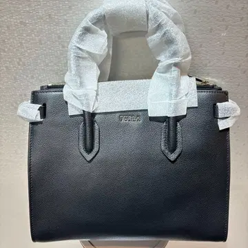 새상품급 FURLA 훌라 핑 핸드백 u8 블랙 가죽 블랙