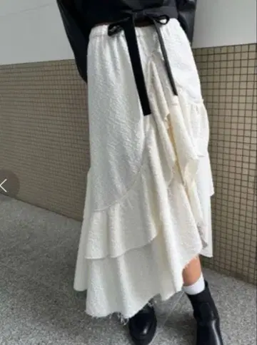 착용 3회 Ameri UND OVER SLIT RUFFLE SKIRT