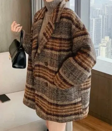 브라운 체크 무늬 더블 버튼 코트