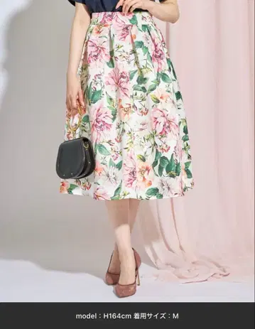 tocco closet 플라워 프린트 자카드 턱 플레어 스커트