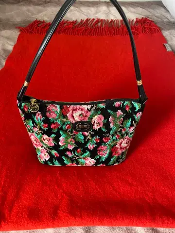 페이러리아 애로우즈 숄더백