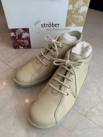 미사용 스트로버트 가죽 하이컷 워킹화 사이즈 4