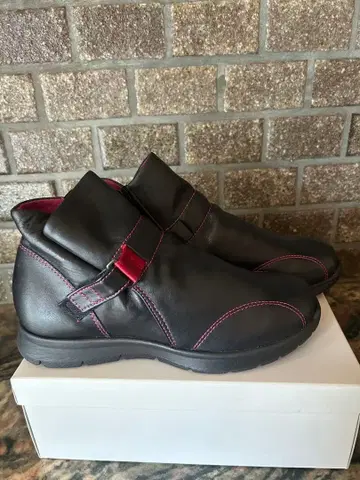 블랙 가죽 부츠 핑크 스티치 지퍼 포함