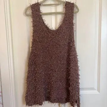 스튜디오 클립 브라운 슬리브리스 니트 베스트