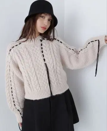 [택 포함 새상품] 내추럴 뷰티 베이직 스티치 케이블 니트