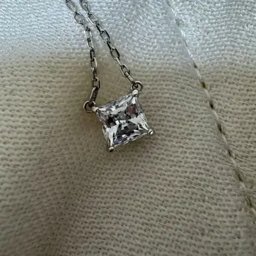 스퀘어컷 크리스탈 목걸이