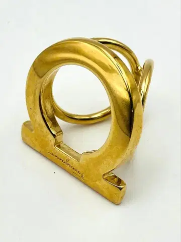 페라가모 간치니 스카프링 골드