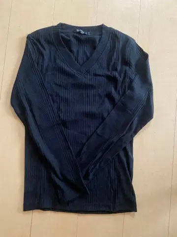 FULL GLOW 블랙 V넥 긴팔 티셔츠 M