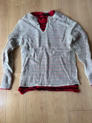 베이지 빨간색 스트라이프 니트