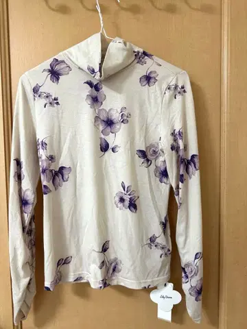 LilyBrown 꽃무늬 터틀넥 긴팔 상의