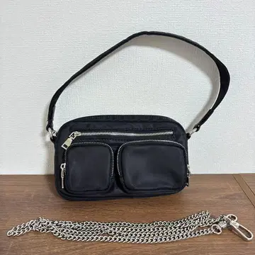 ZARA 블랙 나일론 숄더백 포켓 부착