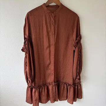 KBF 브라운 스트라이프 프릴 셔츠