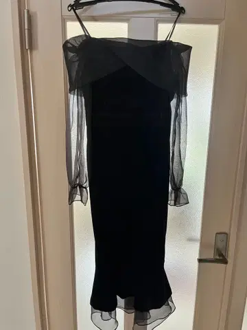 오프숄더 블랙 파티 드레스