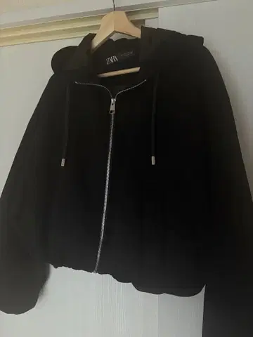 ZARA 후드 부착 블랙 크롭 자켓