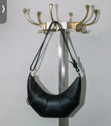 [ 새상품 ] BEAURE 레 카우 가죽 크루아상 숄더