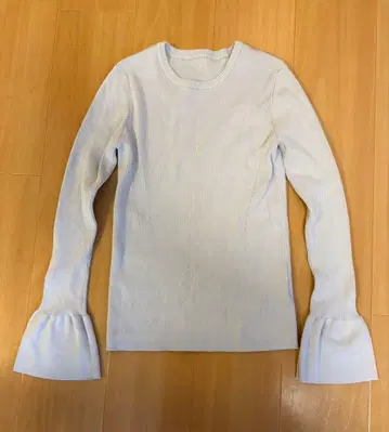 [미사용 새상품] 아뉴앙스 벨 슬리브 리브 티셔츠 아이스 블루