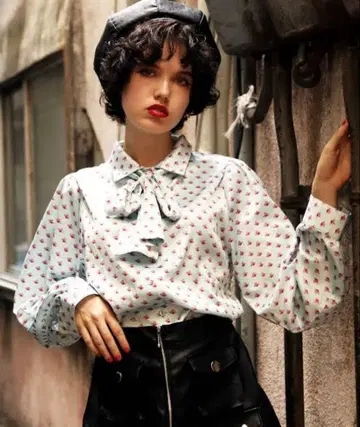 jouetie 근처 이야기 콜라보 셔츠 보타이 포함