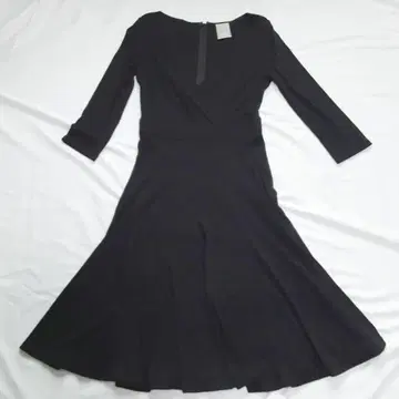 시빌라 V넥 카슈쿨 플레어 스커트 원피스 블랙