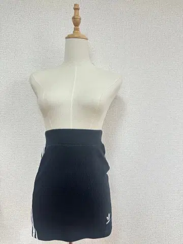 아디다스 블랙 타이트 스커트