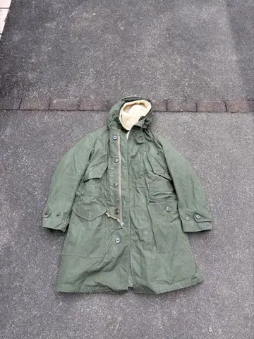 올리브 그린 후드 부착 밀리터리 자켓