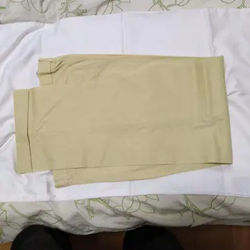 연한 겨자색 슬랙스