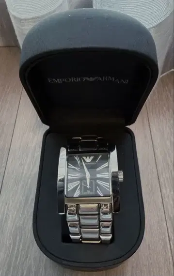 엠포리오 아르마니 시계 남성용 실버 스퀘어 블랙 박스 있음 배터리 방전