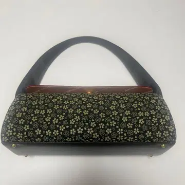 일본 의류용 백 블랙과 그린의 꽃무늬