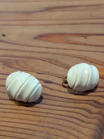 빈티지 화이트 스트라이프 오벌 귀찌