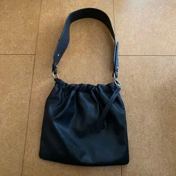 블랙 가죽 개더 숄더백