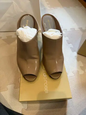 Sergio Rossi 베이지 오픈토 힐