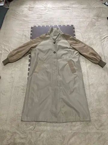 베이지 트렌치코트 버튼식