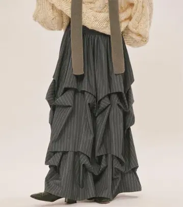 loin nuit random pic volume skirt 그레이