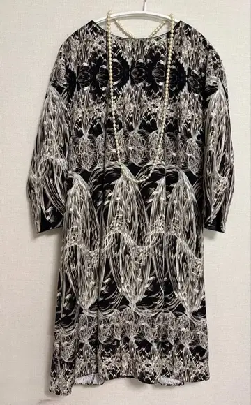 유마 코시노 백합 패턴 원피스