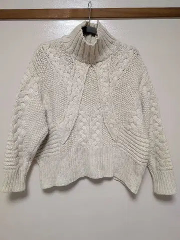 ZARA 아이보리 터틀넥 니트