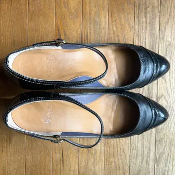 히미코 스트랩 포함 블랙 하이힐