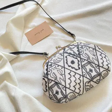 신상 symphony 심포니 에크루 미나 페르호넨 가마구치