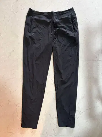 On Lightweight Pants running