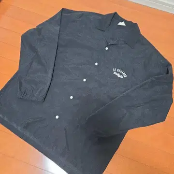 파워 투 더 피플 버튼 포함 셔츠 블랙