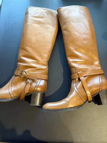 브라운 롱 부츠 사이드 스트랩 포함